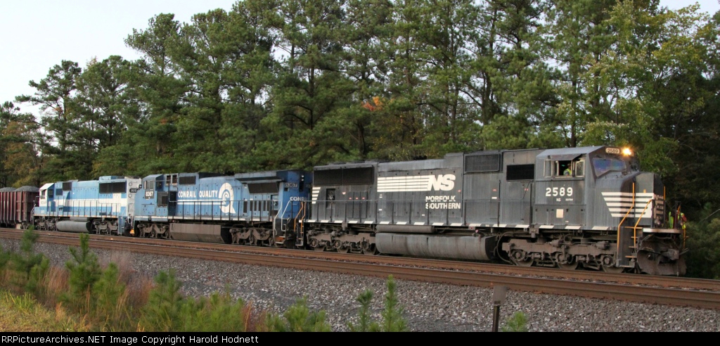 NS 2589 leads train 920 towards Raleigh